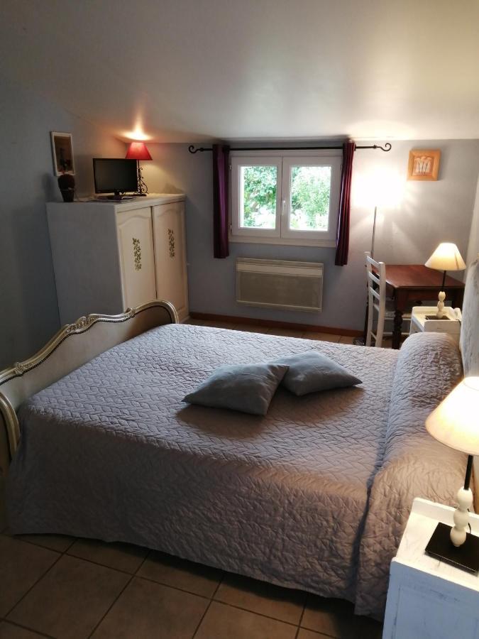 Chambres Et Gite Peyroutas " Camille" Vignonet St Emilion المظهر الخارجي الصورة